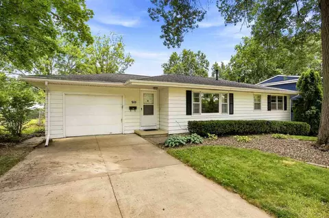910 Talwrn Ct, Iowa City, IA 52246