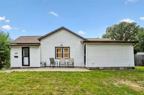1119 E 10th St, Muscatine, IA 52761