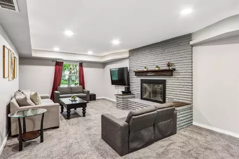 704 14th Ave, Coralville, IA 52241