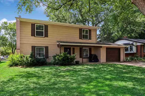 704 14th Ave, Coralville, IA 52241