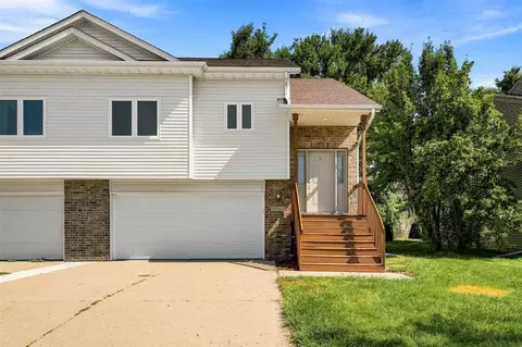 2042 Northland Cir, Coralville, IA 52241