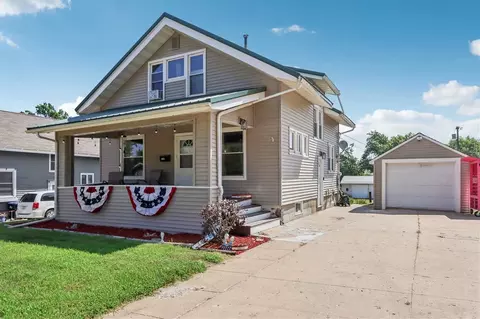 1903 10th Ave, Belle Plaine, IA 52208