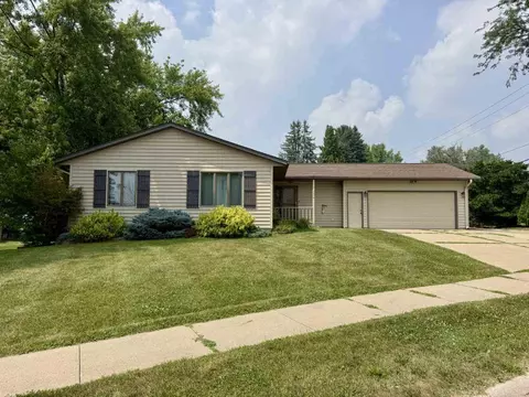 1310 Ashley Dr, Iowa City, IA 52246