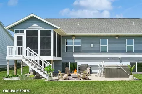 Exterior - 3065 Ridgeview Dr, Ely, IA 52227 photo 3 of 4