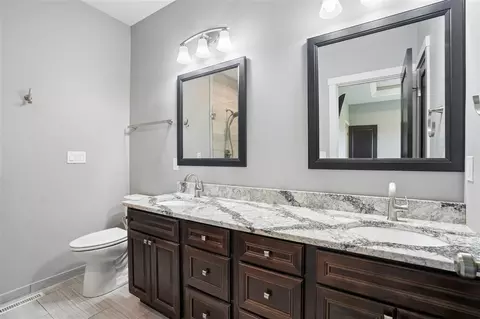Bath - 3065 Ridgeview Dr, Ely, IA 52227 photo 1 of 5