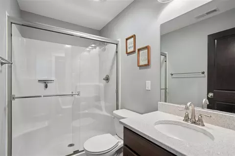 Bath - 3065 Ridgeview Dr, Ely, IA 52227 photo 4 of 5