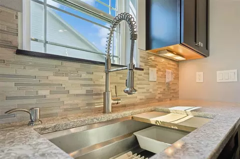 Kitchen - 3065 Ridgeview Dr, Ely, IA 52227 photo 2 of 5