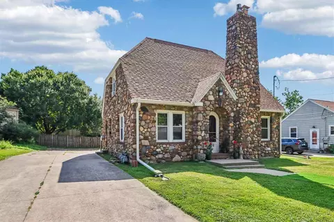 1915 Muscatine Ave, Iowa City, IA 52240