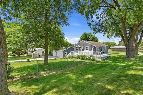 61 29th Ave SW, Cedar Rapids, IA 52404