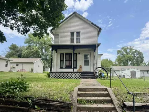 203 E Walnut St, Williamsburg, IA 52361