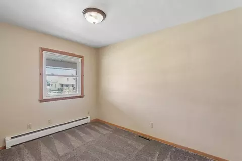 Bedroom - 809 18th Ave SW, Cedar Rapids, IA 52404 photo 1 of 11