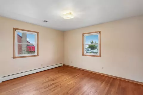 Bedroom - 809 18th Ave SW, Cedar Rapids, IA 52404 photo 10 of 11