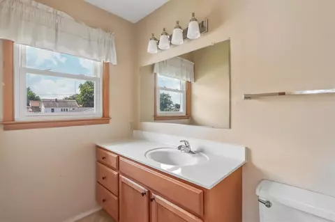 Bath - 809 18th Ave SW, Cedar Rapids, IA 52404 photo 1 of 3