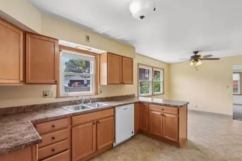 Kitchen - 809 18th Ave SW, Cedar Rapids, IA 52404 photo 2 of 2