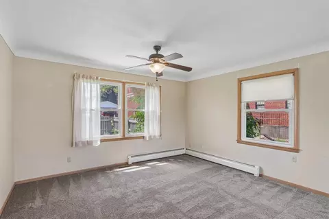 Living - 809 18th Ave SW, Cedar Rapids, IA 52404 photo 4 of 5