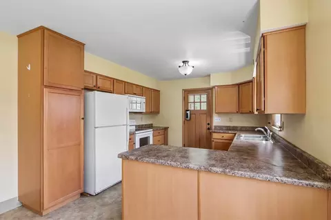 Kitchen - 809 18th Ave SW, Cedar Rapids, IA 52404 photo 1 of 2
