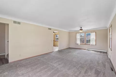 Living - 809 18th Ave SW, Cedar Rapids, IA 52404 photo 2 of 5