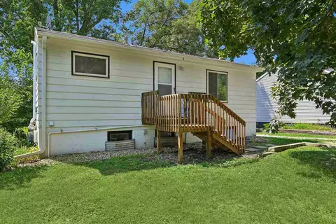 718 7th Ave, Coralville, IA 52241