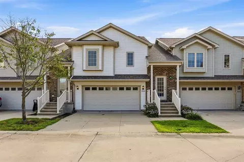 1064 Sunny Side Dr, North Liberty, IA 52317