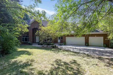 2670 NE Aspen Ct, North Liberty, IA 52317