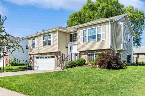 235 N Mckenzie Ln, North Liberty, IA 52317