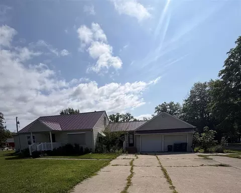206 Flat Iron Dr, Columbus Junction, IA 52738