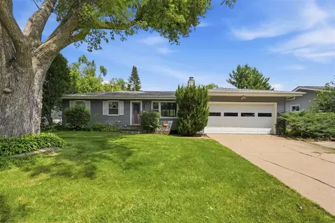 1616 Hollywood Blvd, Iowa City, IA 52240