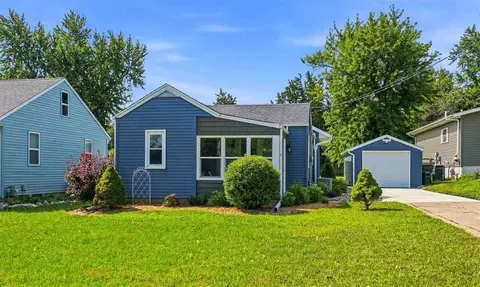 69 26th Ave SW, Cedar Rapids, IA 52404