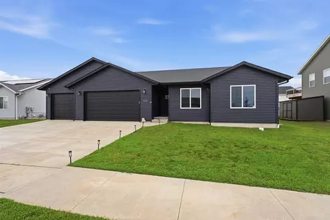 1005 S 12th Ave, Washington, IA 52353