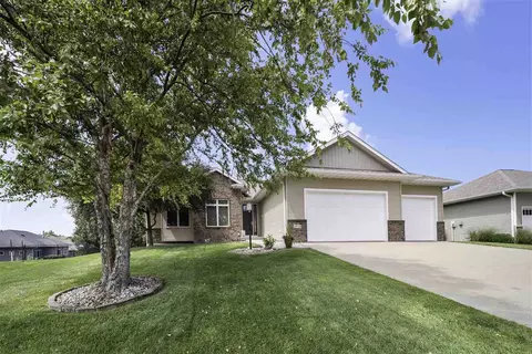 2910 High Bluff Dr, Coralville, IA 52241