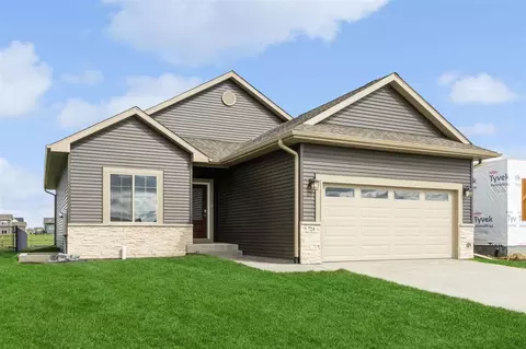 765 Chamberlin Ln, North Liberty, IA 52317