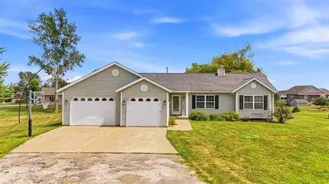 2166 Stewart Dr, Washington, IA 52353