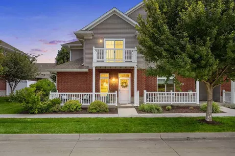 474 Charlotte Ln, Iowa City, IA 52245