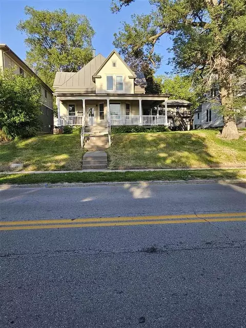 416 S Dodge St, Iowa City, IA 52240