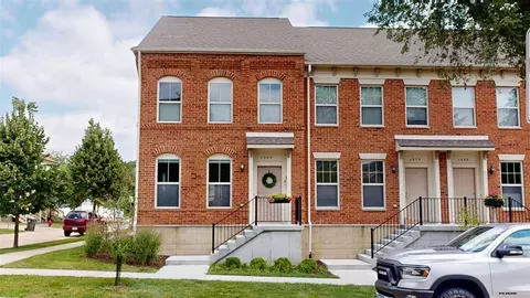 1005 Walker Cir, Iowa City, IA 52245