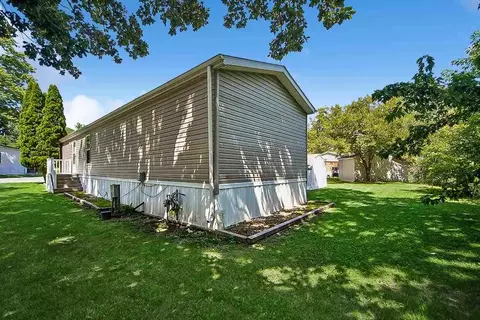 6901 SE 14th St, Des Moines, IA 50320