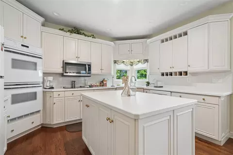 Kitchen - 3545 Timber Ridge Trl, Cedar Rapids, IA 52411 photo 2 of 3