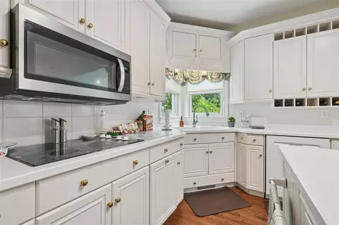Kitchen - 3545 Timber Ridge Trl, Cedar Rapids, IA 52411 photo 3 of 3