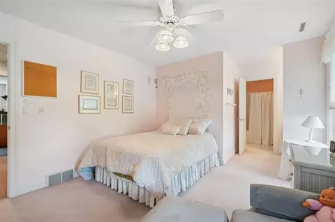 Bedroom - 3545 Timber Ridge Trl, Cedar Rapids, IA 52411 photo 8 of 10