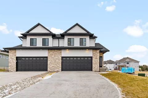 1405 Winterberry Ln, North Liberty, IA 52317