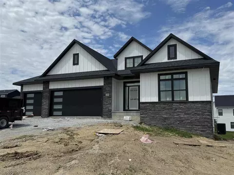 612 Rock Ridge Rd, Tiffin, IA 52340