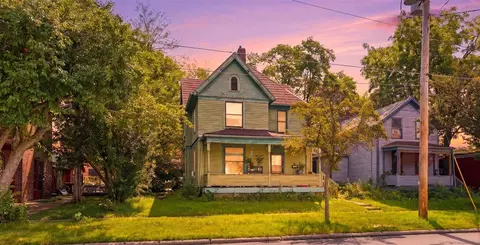 210 N Gilbert St, Iowacity, IA 52240