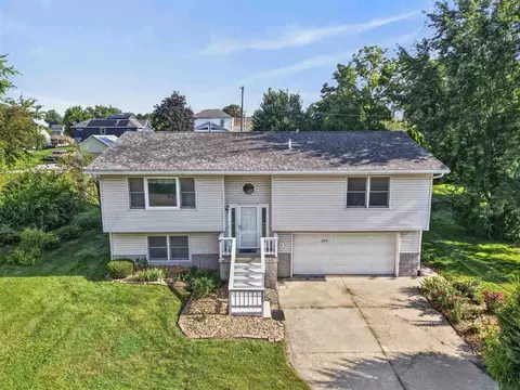 220 W Main St, Oxford, IA 52322