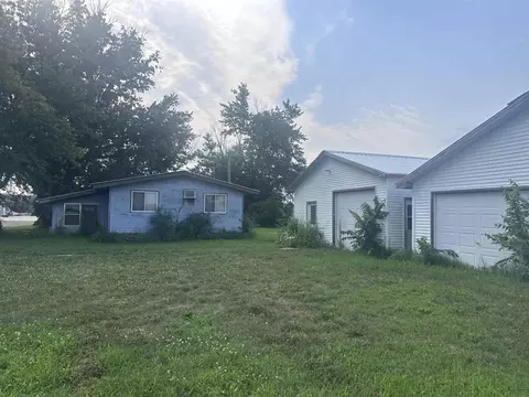 5266 Oak Crest Hill Rd SE, Riverside, IA 52327