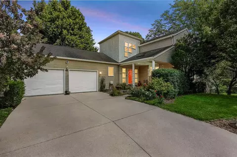 1902 Woodberry Ct, Iowa City, IA 52246