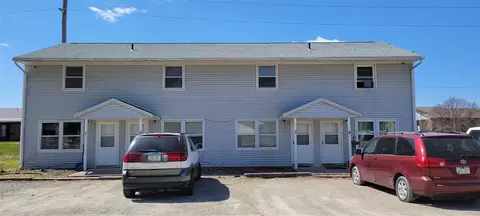 695 W Pine St, Marengo, IA 52301