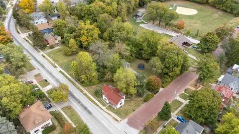 6 North Dodge Street, Iowacity, IA 52245