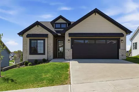 46 Pinnacle Ln, Tiffin, IA 52340