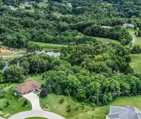 1360 NE Lakewoods Ct, Swisher, IA 52338