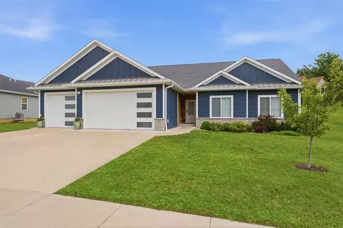 211 Dawson Dr, West Branch, IA 52358